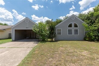 Building Photo - 8807 Pineridge Dr