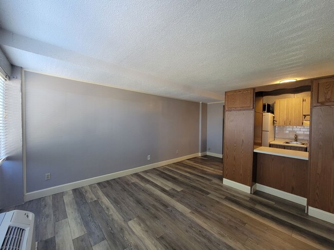 Building Photo - Knoxville 37916 - Studio condo - call Jean...