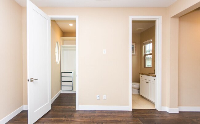 Building Photo - Spacious Home in Great Olde Carlsbad Locat...