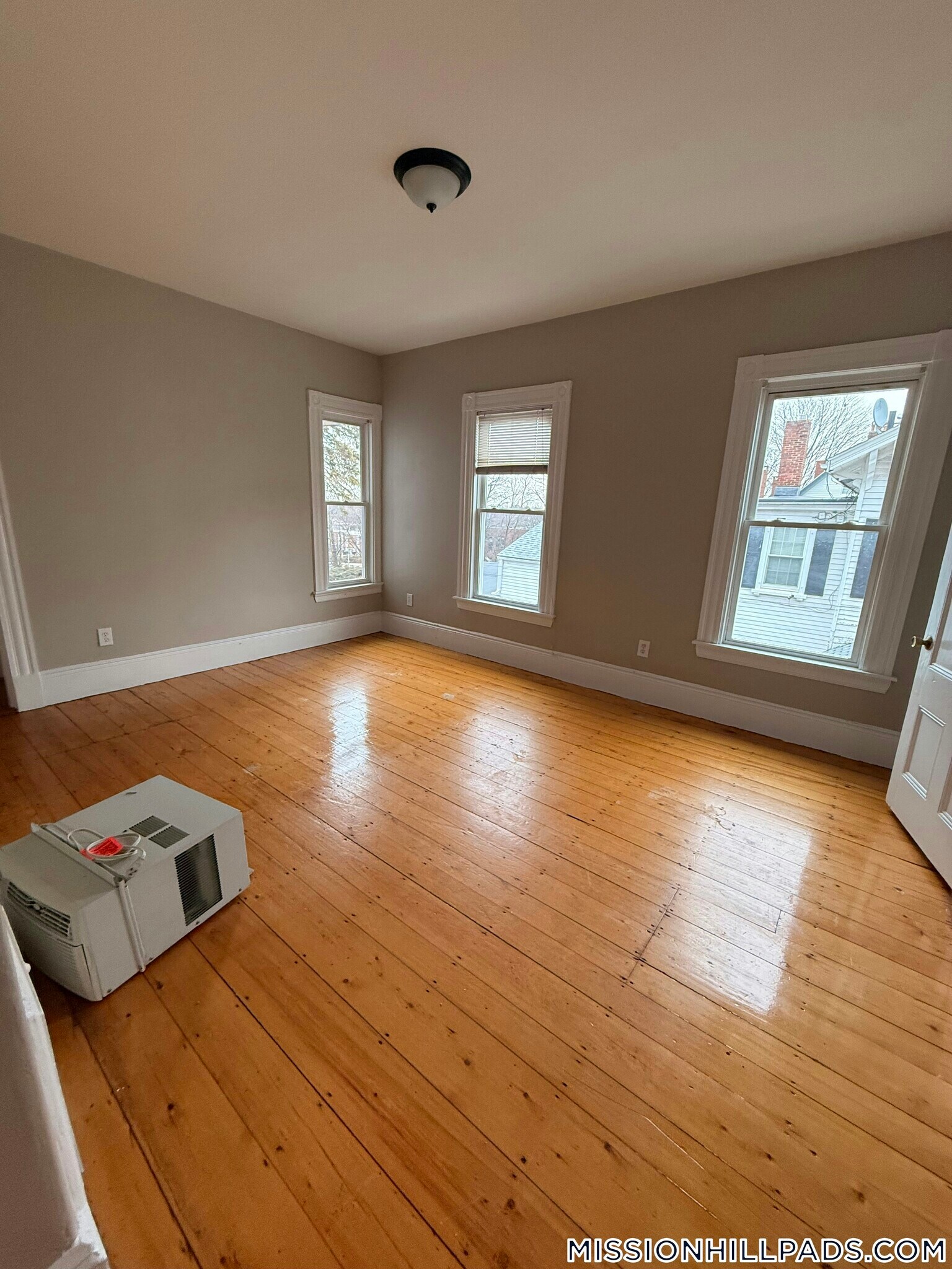 Building Photo - 75 Munroe St