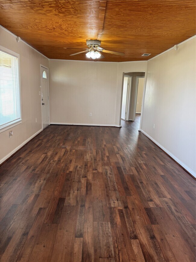 Building Photo - 5702 Pine Ave