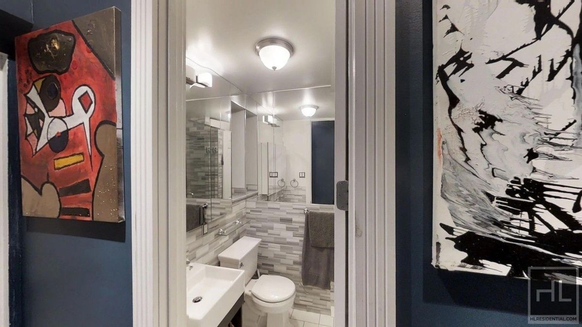 Building Photo - Mott Street