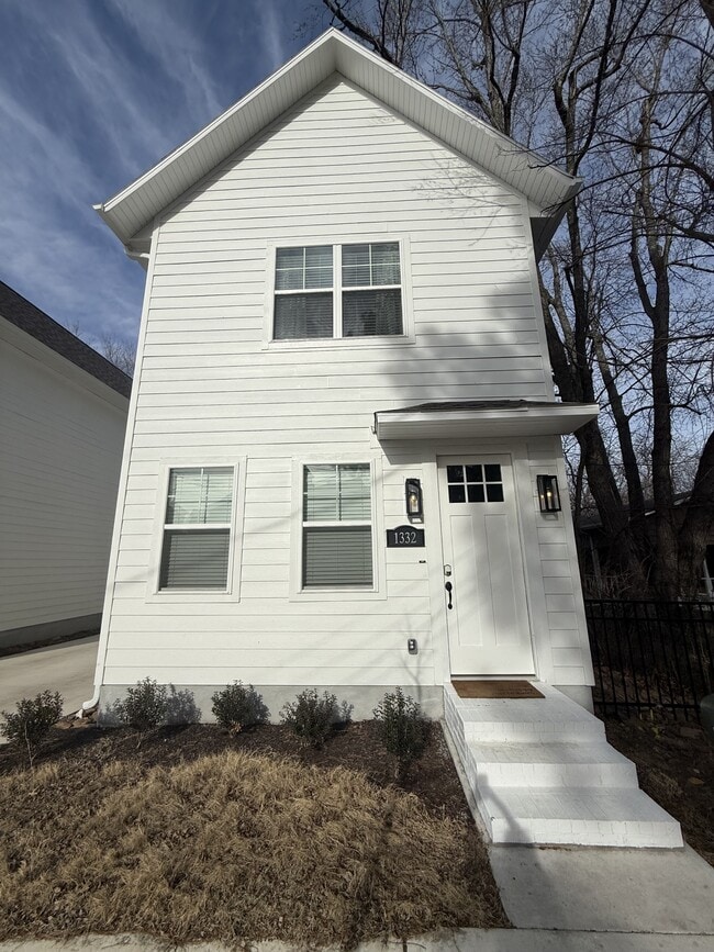 Building Photo - 1332 Van Buren Ave