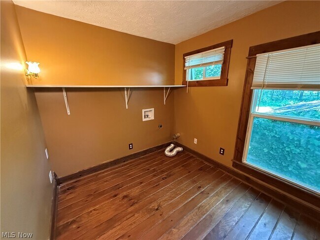 Building Photo - 1076 Ackley St