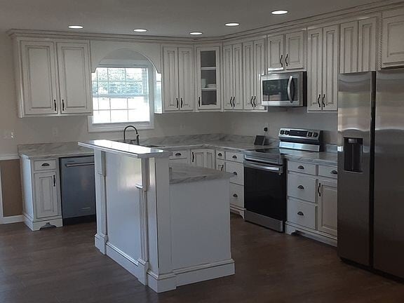 Building Photo - 625 Strawberry Dr