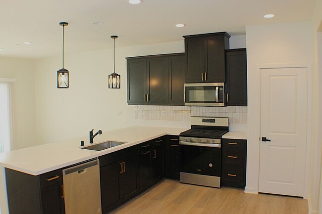 Building Photo - Hyde Park Gated Community with Resort Like Amenities