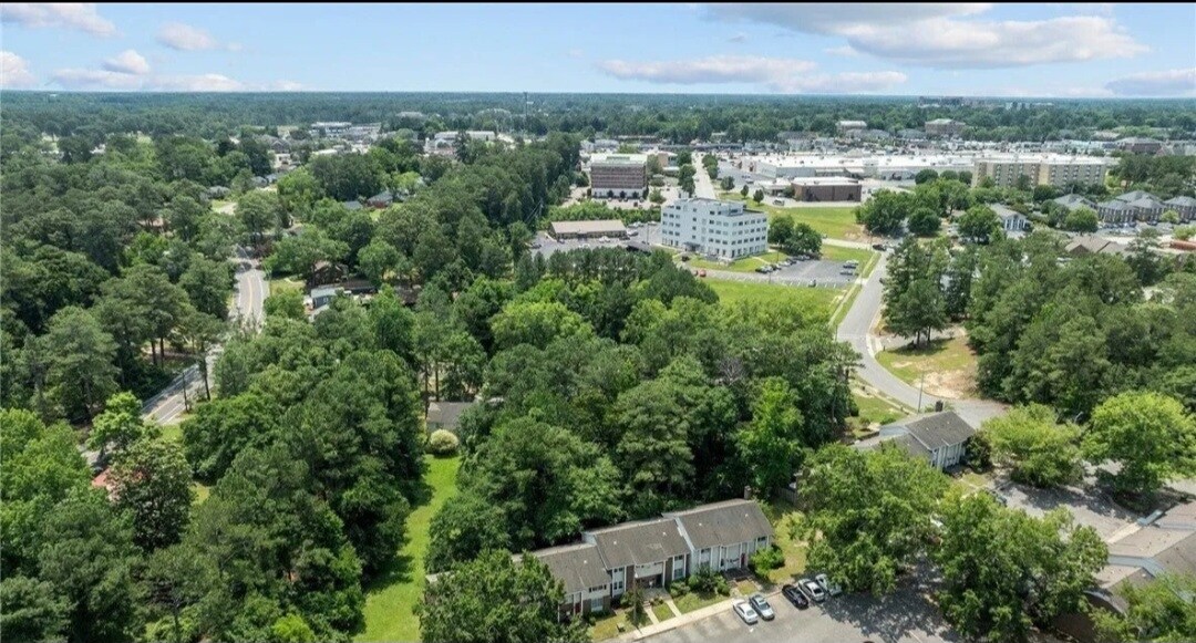 Building Photo - 595 Winding Creek Rd