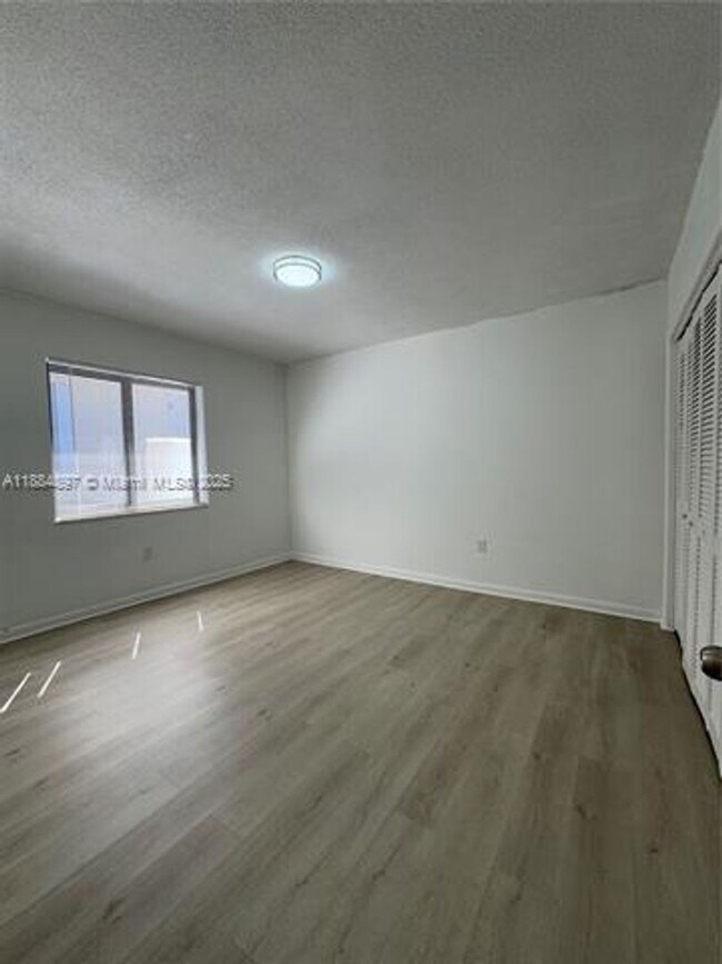 Building Photo - 3633 SW 5th Terrace