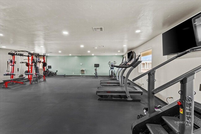 Building Photo - 1879 W Peppertree Dr