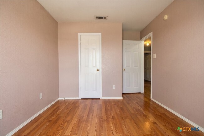Building Photo - 5707 Montrose Dr
