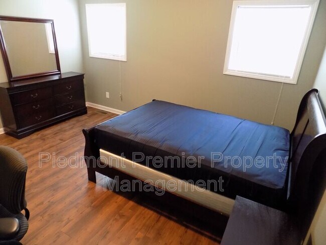 Building Photo - 1212 Brookwood Dr
