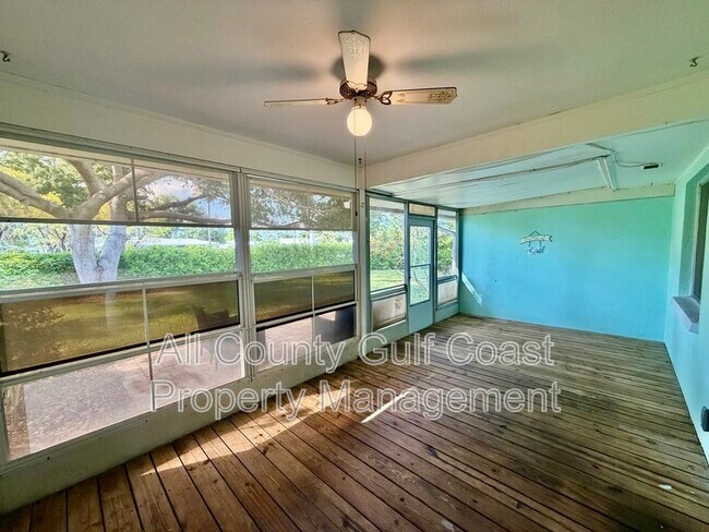Building Photo - 325 Englewood Isles Pkwy