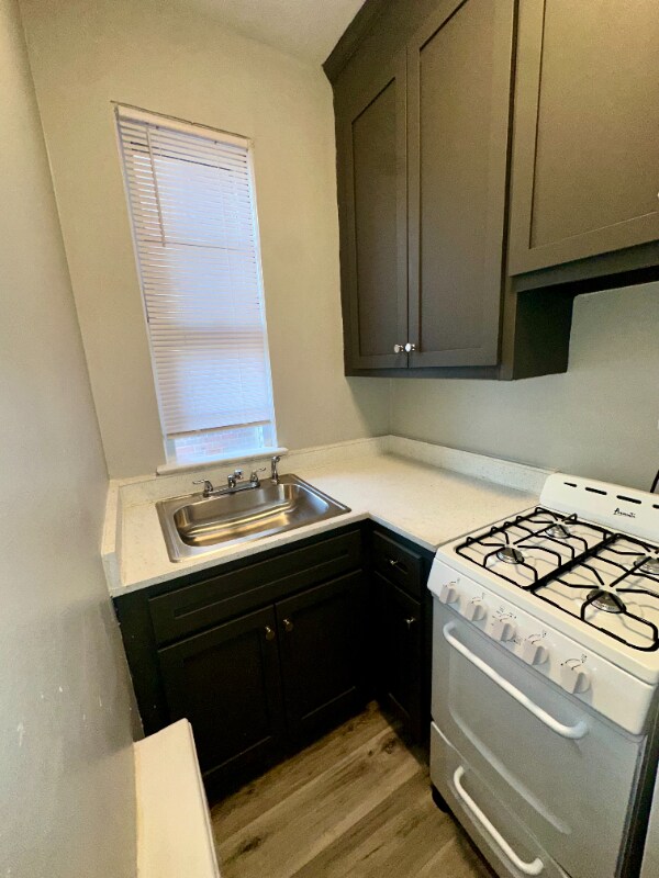 Building Photo - 85 Easton Ave