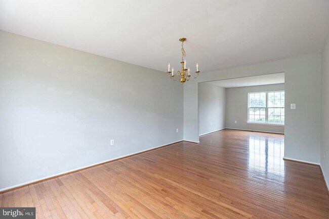 Building Photo - 8 Mintwood Dr
