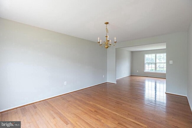 Primary Photo - 8 Mintwood Dr