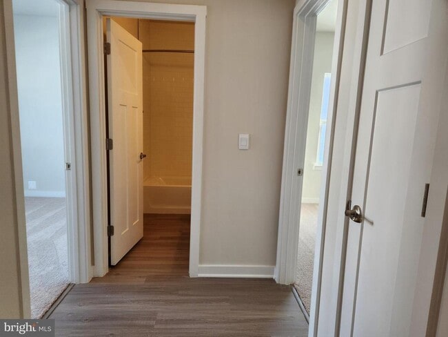 Building Photo - 327 Baker Dr