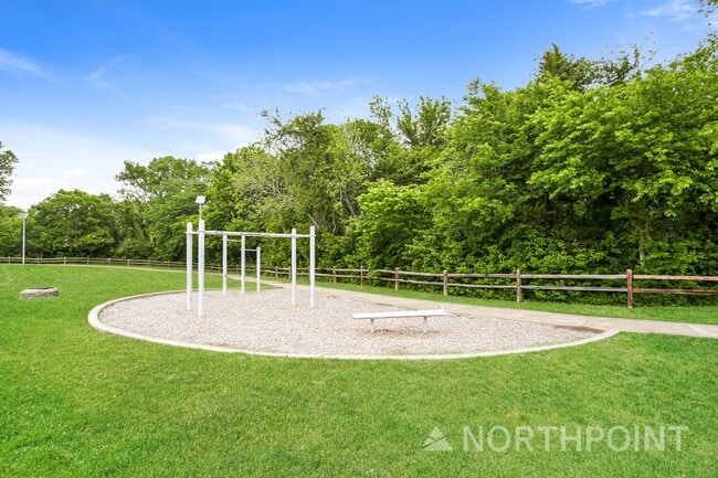 Building Photo - Mesmerizing Single Family Home | 3 BR/1.5 BA | 1-Car Covered Parking | Front and back yard!