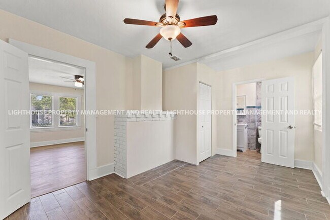 Building Photo - Charming 3x2 Bungalow