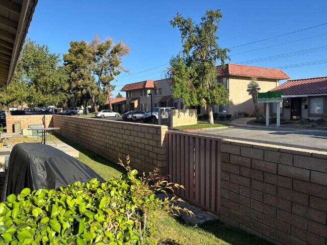 Building Photo - 2 Bedrooms Condo for Rent Available May 19...