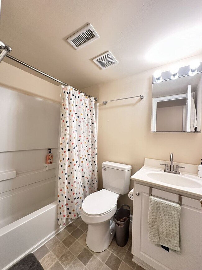 Building Photo - 1272 Villa Ln