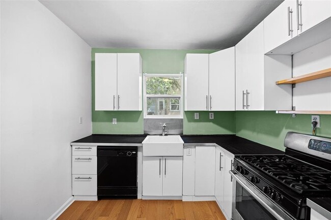 Building Photo - 2409 E 9th St