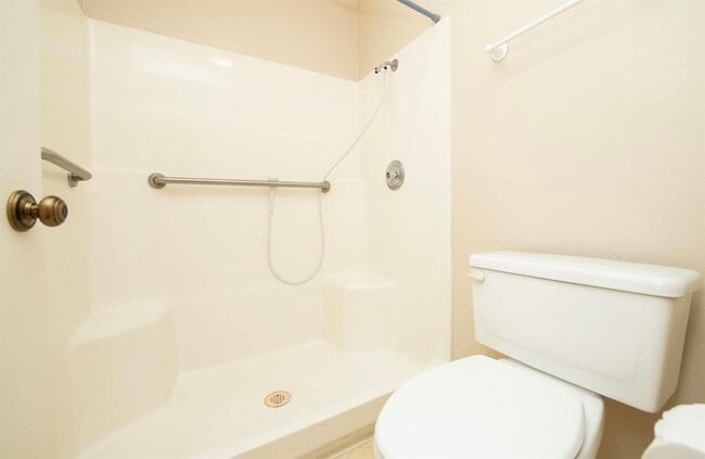 Building Photo - 2425 Cranston Dr