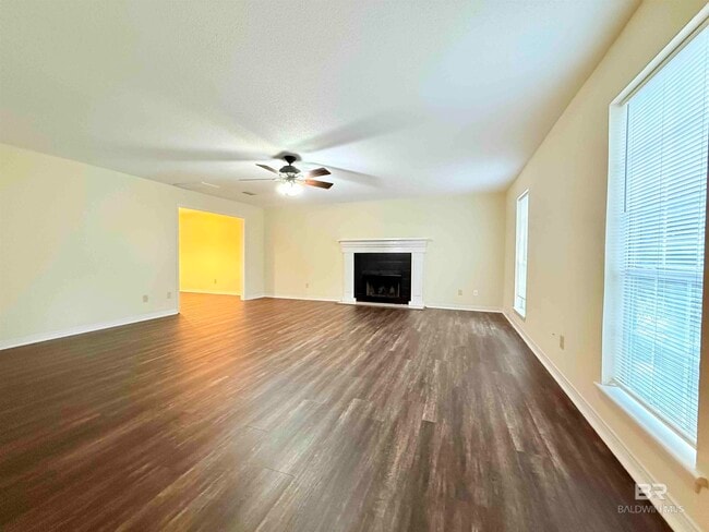 Building Photo - 233 Ridgewood Dr