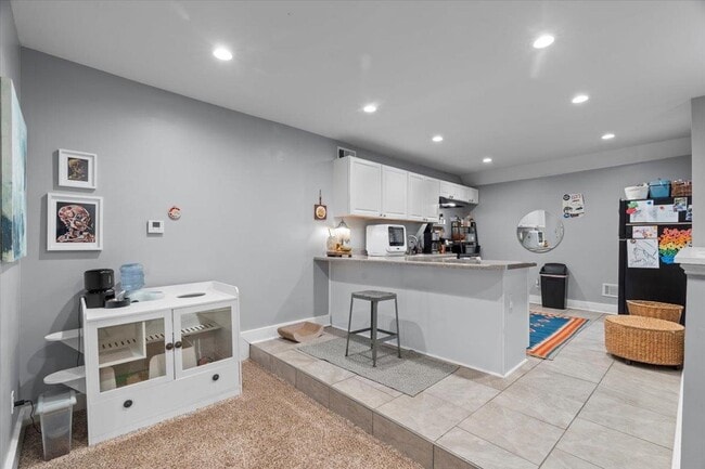 Building Photo - 227 N Willett St