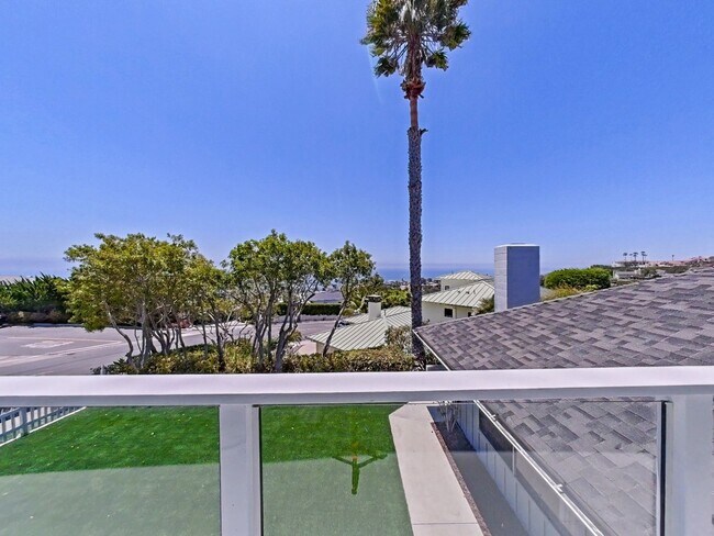 Building Photo - 617 E Avenida San Juan