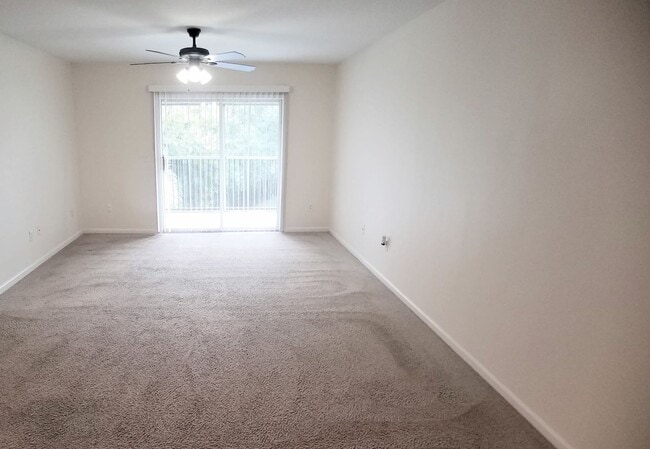 Building Photo - Beautiful 1/1 Condo x Rent @ The Crest at Waterford Lakes Close to UCF and Valencia College !!!
