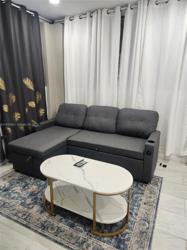 Building Photo - 1385 NE 133rd St