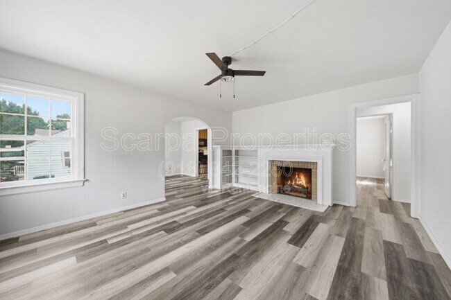 Building Photo - 4530 E 6th St