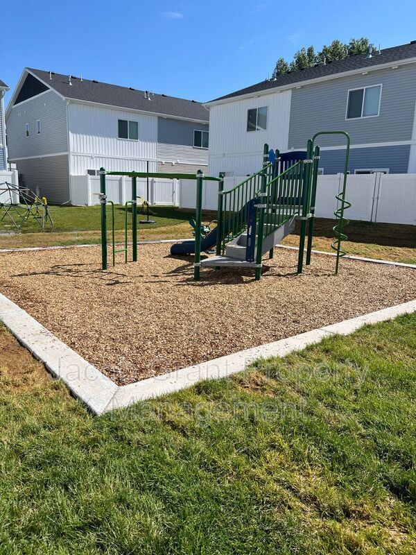 Building Photo - 1801 Jennie Lee Dr