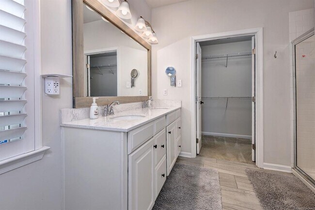 Building Photo - 515 Clement's Ml Trce