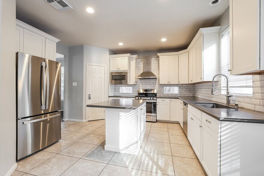 Building Photo - 20618 Water Point Trail