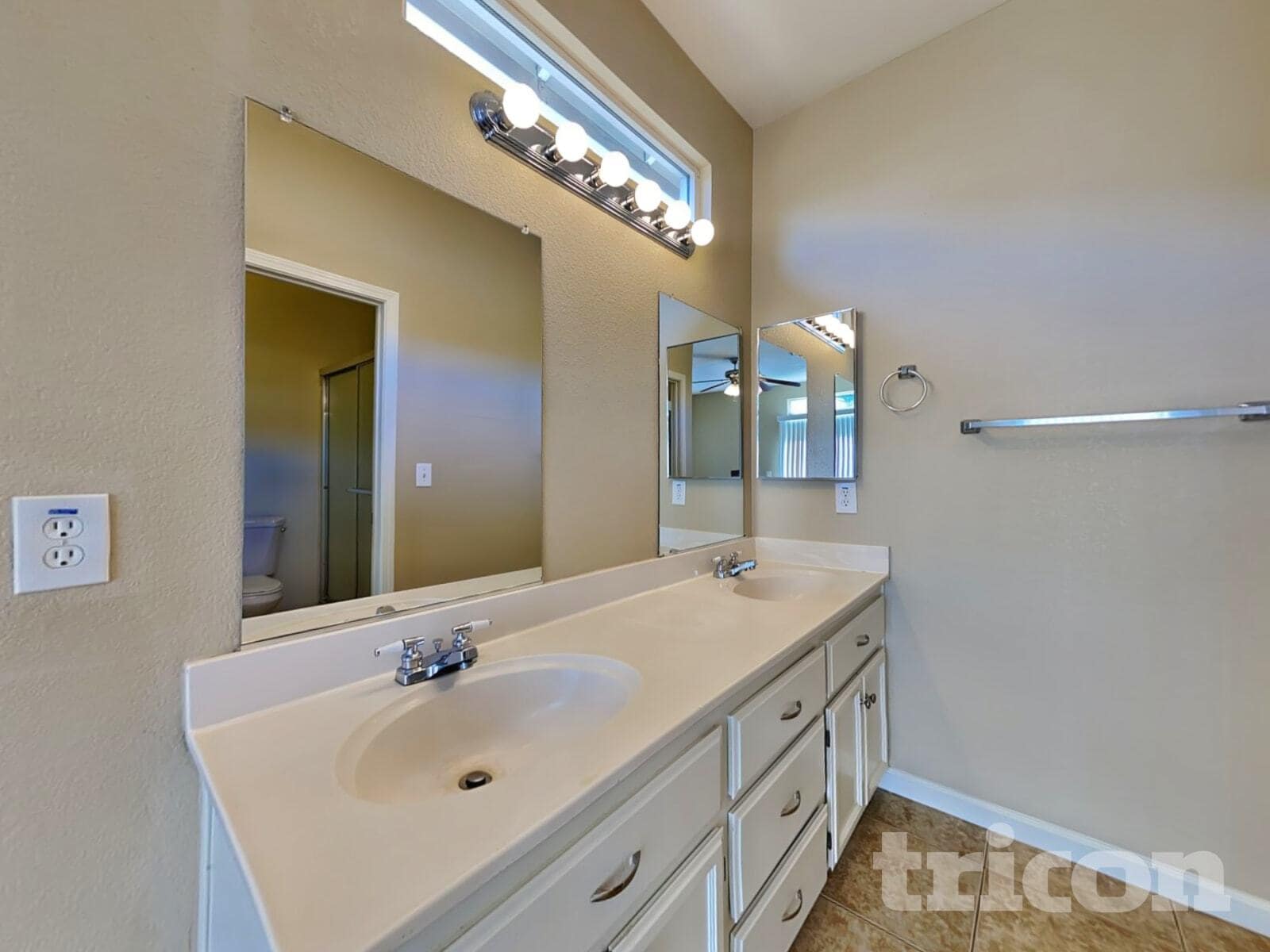 Building Photo - 408 Falcon Dr