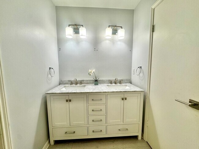 Building Photo - 2323 Bering Dr