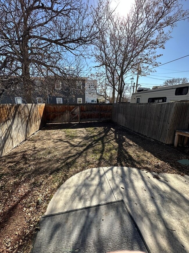 Building Photo - Charming 2BR house, fenced yards, exposed brick, open feel, great location! (Hooker)
