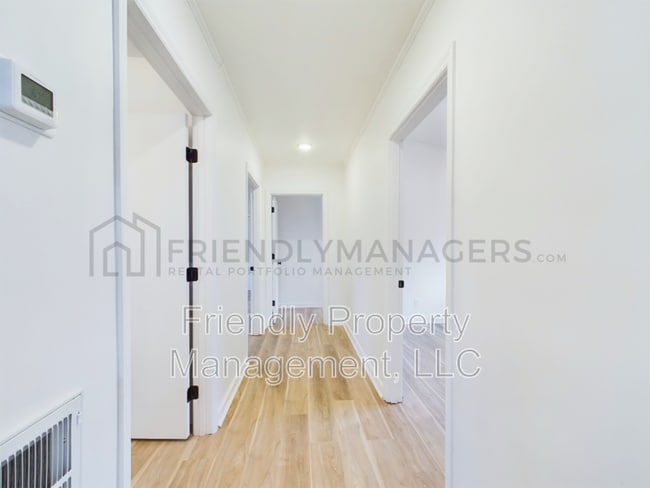 Building Photo - 304 Hobson St