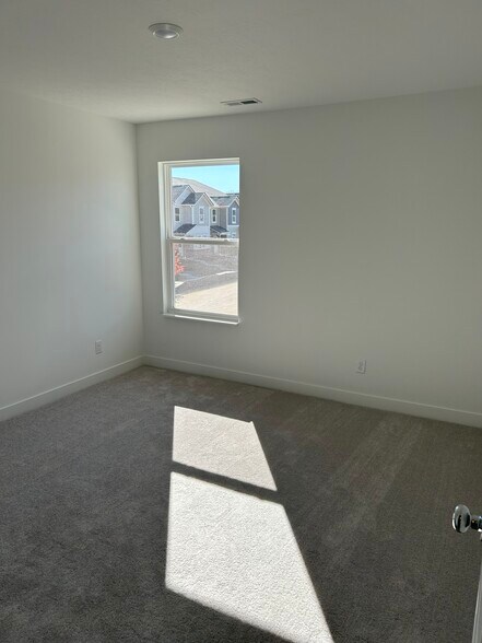 Building Photo - 1752 Trinity Ln