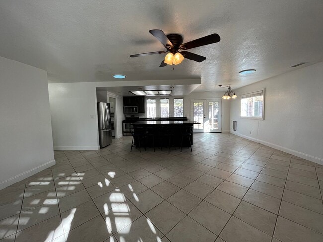 Building Photo - Country Property - ALL UTILITIES INCLUDED