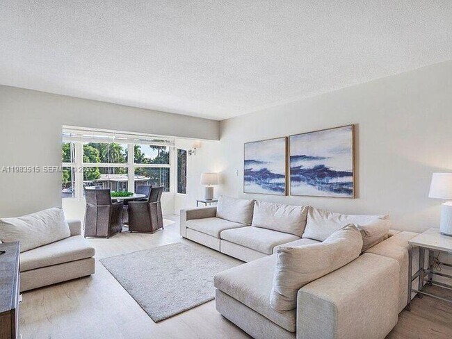 Building Photo - 40 Isle of Venice Dr