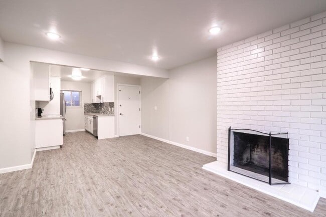 Building Photo - 1685 Whitwood Ln