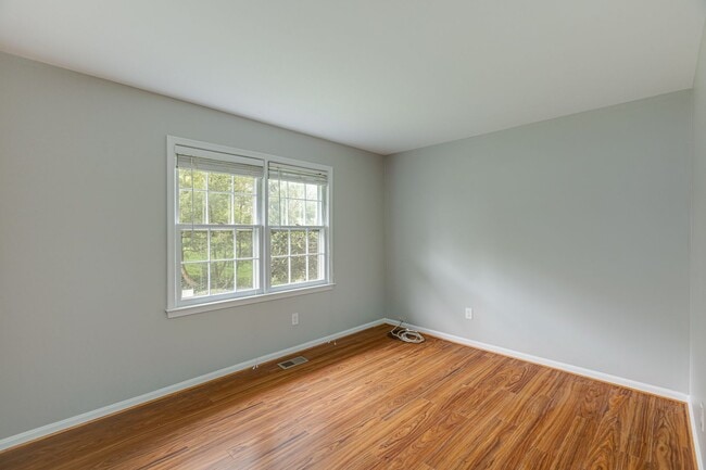 Building Photo - 3303 Spring Lake Ct