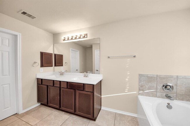 Building Photo - 6483 Calgary Woods Ln