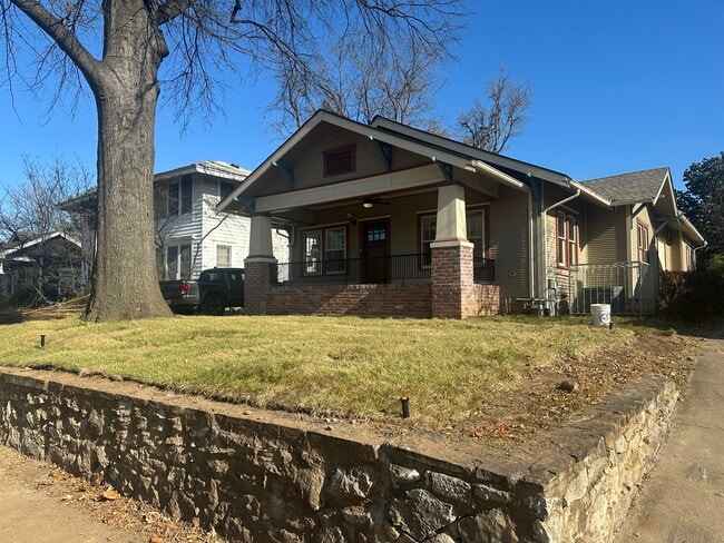 Building Photo - 1535 S Yorktown Ave