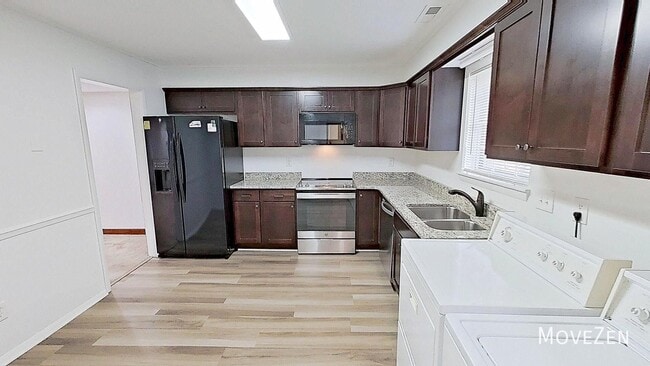 Building Photo - 5813 Nottoway Ct