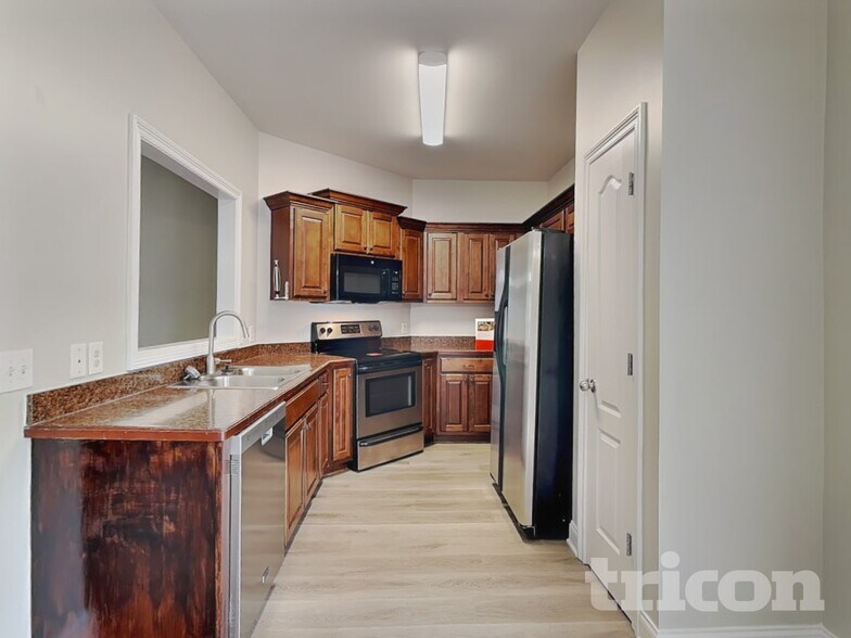 Building Photo - 839 S Westland Ave