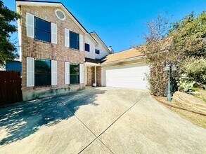 Building Photo - A Stunning 3-Bedroom 2.5-Bath 2 Storey Home with Spacious Layout and Backyard Oasis!