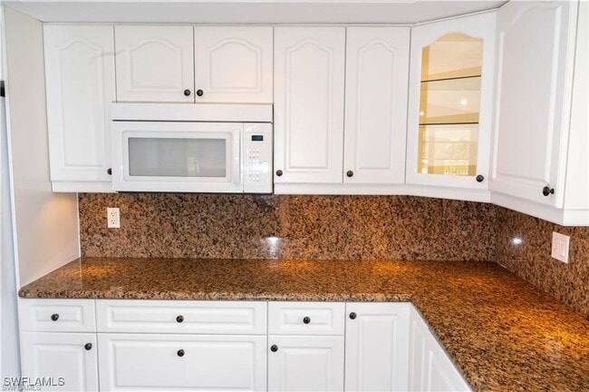 Building Photo - 5654 Eichen Cir